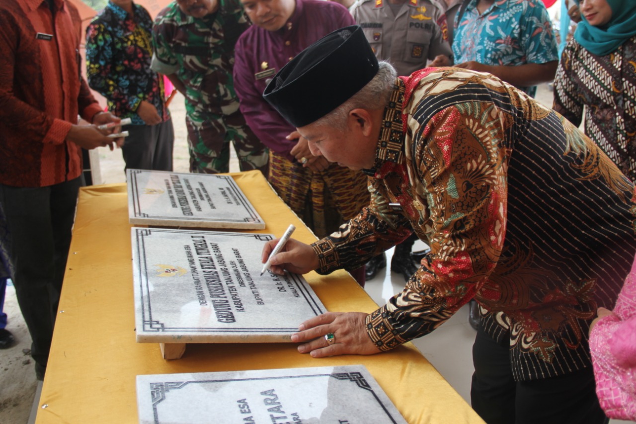 Resmikan Kantor Camat Betara, Bupati Safrial Minta Aparatur Kecamatan Tingkatkan Pelayanan