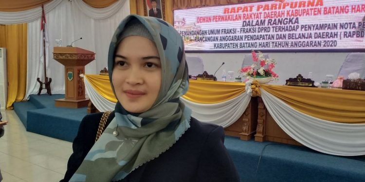 Tangani Covid-19, Anggota DPRD Batanghari Hibahkan Anggaran Rp.1,5 M