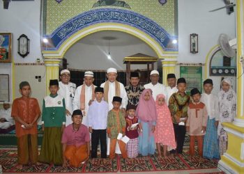 Bupati Sarolangun Subling di Masjid Assyakirin Gunung Kembang