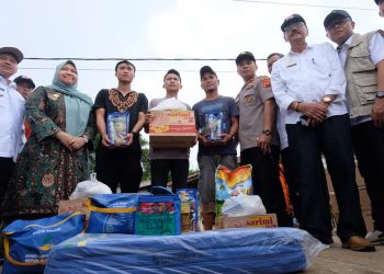Bupati Muarojambi Masnah Busro Tinjau Korban Angin Puting Beliung