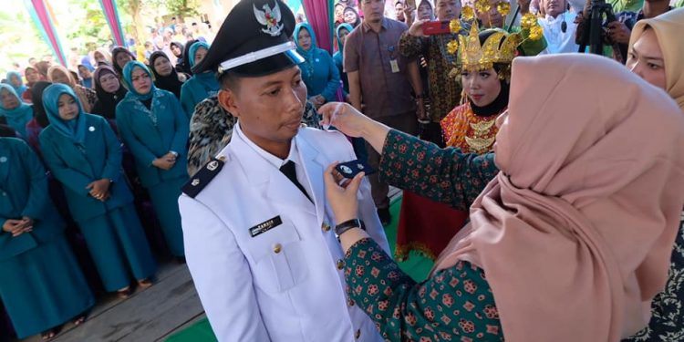 Bupati Muarojambi Lantik Kades Gedong Karya