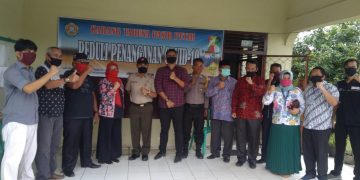 FIFGROUP Bungo Salurkan 225 Paket Sembako untuk masyarakat dan 114 Paket Sembako untuk Karyawa