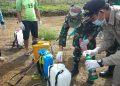 Kades Tanjung Mudo Lakukan Penyemprotan Disenfektan ke Rumah Warga dan Fasilitas Umum