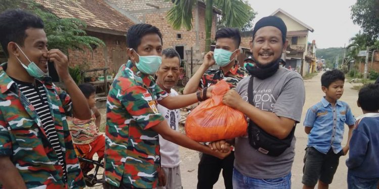 DPW Perindo Bersama MACAB LMP Kota Jambi Berikan Bantuan Sembako Untuk Warga Terdampak Covid-19