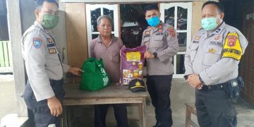 Peduli Sesama, Polsek Geragai Berikan Sembako Kepada Warga Desa Pandan Sejahtera