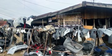 Diduga Tanpa Izin, Bengkel Mobil Auto Cemara Cempaka Tetap Beroperasi