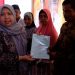 Bupati Masnah Serahkan Sertipikat Tanah Program Redistribusi