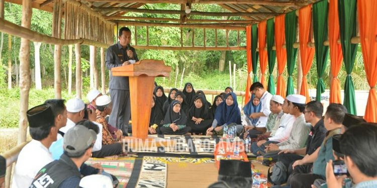 Wabub Muarojambi dan ACT Bagikan Bantuan Beras ke Ponpes Muttaqin