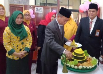 HUT Bank 9 Jambi Ke-57 Berjalan Khidmad, Wabup Merangin Potong Tumpeng
