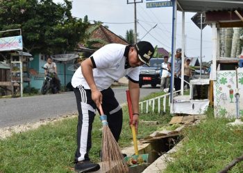Wakil Bupati Hillalatil Badri Gotong Royong Bersama di Kampung Renah Atas