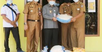 Bupati Al Haris Mulai Beri Bantuan Pangan Untuk Keluarga Terkena Dampak Covid-19