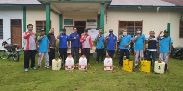 Cegah Covid-19 Anggota Dewan Muarojambi Sulaiman Lakukan Penyemprotan Disinfektan di Desa Suka Maju