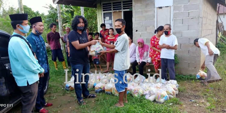 Peduli Dampak Covid-19, PC Sapma PP Tanjabtim Bagi Bagi Sembako