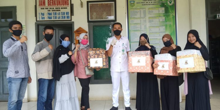 Aliansi Milenial Bersatu Berikan Bantuan Ke RSUD Chatib Quzwain