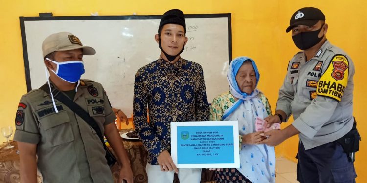 Kades Gurun Tuo Serahkan BLT DD Kepada 142 KK Penerima Manfaat