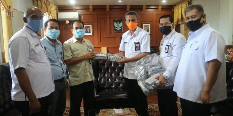 Petrochina Salurkan Bantuan 9000pcs Masker ke Pemkab Tanjab Barat