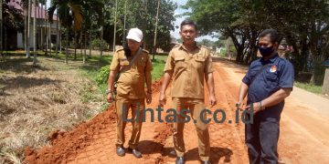 Albert : Pekerjaan Bahu Jalan Teluk Dawan – Teluk Buan Utamakan Mutu
