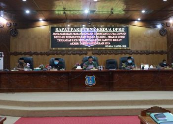 Bupati dan Wakil Bupati Tanjung Jabung Barat Hadiri Rapat Paripurna Kedua DPRD