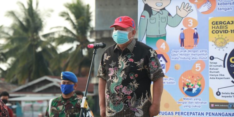 Upaya Penanganan Covid-19, Bupati Safrial Beri 10rb Masker Gratis