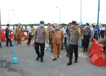 Bupati Safrial Dampingi Kapolda Jambi Tinjau Perairan Tanjung Jabung Barat