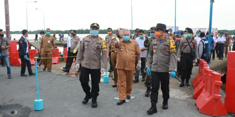 Bupati Safrial Dampingi Kapolda Jambi Tinjau Perairan Tanjung Jabung Barat