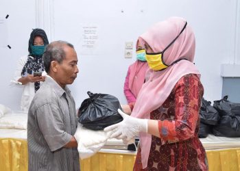 TP-PKK Batanghari Berikan Bantuan Sembako ke Masyarakat Terdampak Wabah Covid-19