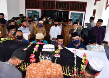 Bupati Batanghari Ajak Masyarakat Kirimkan Do’a Untuk Mendiang Wabup, Hj.Sofia Joesoef, SH,MM