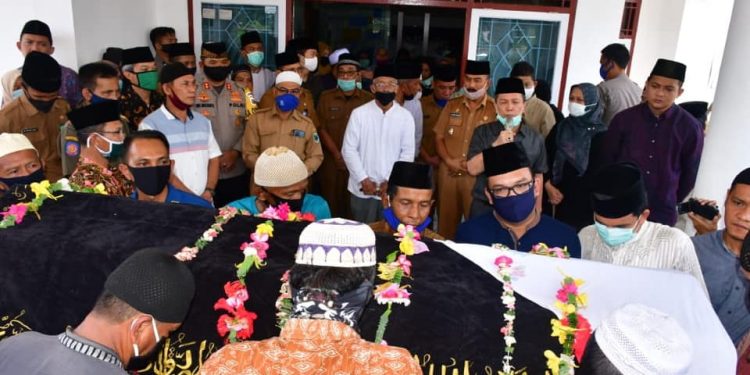 Bupati Batanghari Ajak Masyarakat Kirimkan Do’a Untuk Mendiang Wabup, Hj.Sofia Joesoef, SH,MM