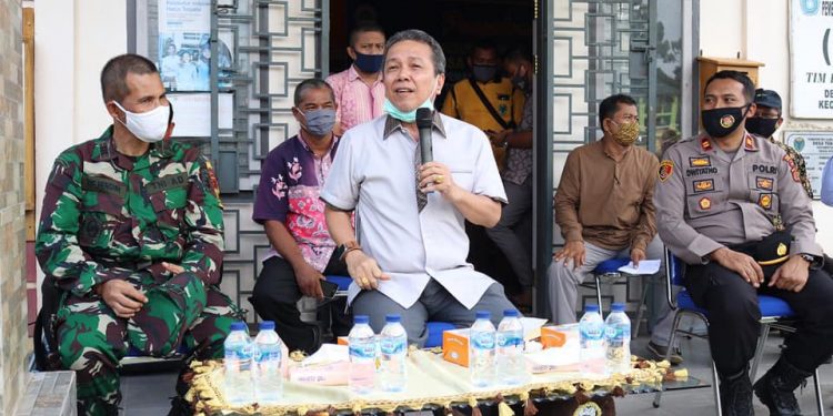 Syahirsah Serahkan Bantuan Batanghari Tunai