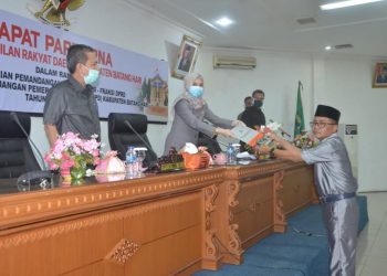 Bupati Batanghari Hadiri Rapat Paripurna Penyampaian Pemandangan Umum Fraksi DPRD