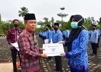 Bupati Batanghari Serahkan SK PNS