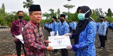 Bupati Batanghari Serahkan SK PNS