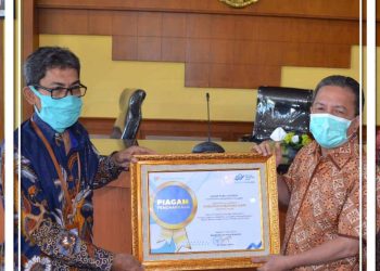 BPS RI Berikan Penghargaan Kepada Bupati Batanghari
