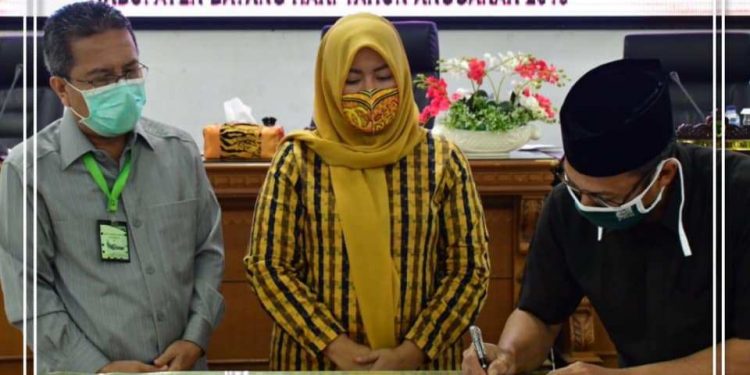 Bupati Syahirsah Hadiri Rapat Paripurna DPRD Batanghari