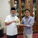 Aktivis muda ini Sampaikan Pandangan Politik dan Aspirasi Rakyat Kepada H. Cek Endra Melalui Buku.