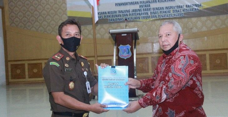 Bupati Safrial Bersama Kajari Tandatangani Nota Kesepahaman Bidang Hukum Perdata dan Tata Usaha Negara