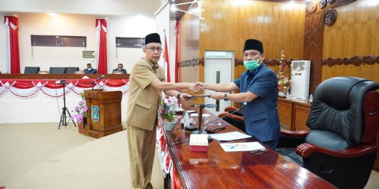 Sekda Tanjab Barat Sampaikan Nota Rancangan KUPA dan PPAS Perubahan APBD 2020