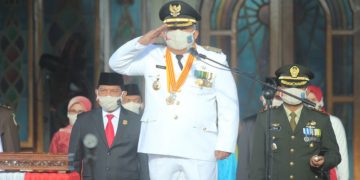 Bupati Tanjab Barat Ikuti Upacara Pengibaran Bendera Merah Putih HUT Ri Ke-75