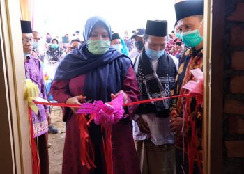 Bupati Masnah Resmikan Program Bedah Rumah dari BAZNAS di Desa Gedung Karya