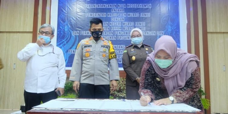 Bupati Masnah Teken Nota Kesepahaman Tentang Pendampingan Dana Pencegahan dan Penanggulangan Covid-19
