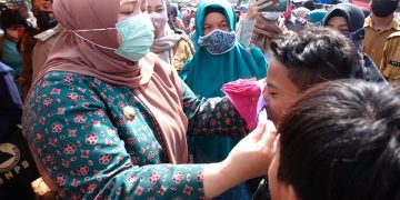 Gebrak Masker, Bupati Masnah Turun di Pasar Sengeti Siapkan 100 Ribu Masker
