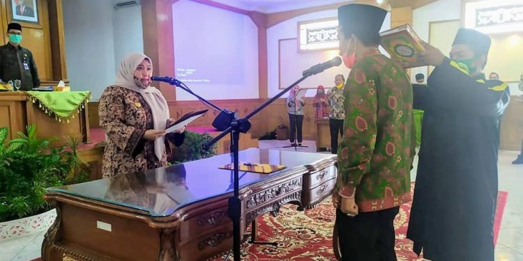 Bupati Masnah Busro Lantik Penjabat Sekda Muaro Jambi