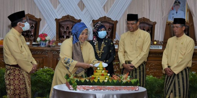 Bupati Masnah Hadiri Rapat Paripurna Istimewa Peringatan HUT Muarojambi ke-21