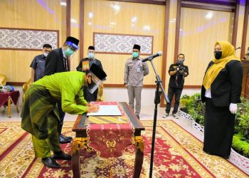 Bupati Muarojambi Masnah Busro Lantik 18 Pejabat Eselon II