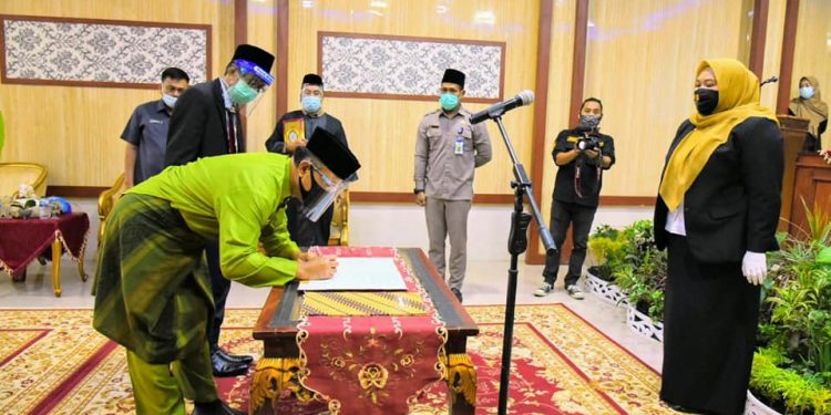 Bupati Muarojambi Masnah Busro Lantik 18 Pejabat Eselon II