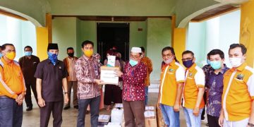 Sekda Fadhil Arief Terima Bantuan Dari DPD REI Berupa APD Bagi Sejumlah Tenaga Medis diRSUD Ahmad Ripin