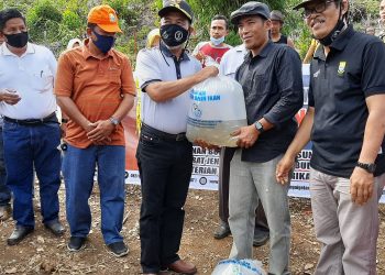 Wakil Bupati Merangin Salurkan Benih Ikan Bantuan BPBAT