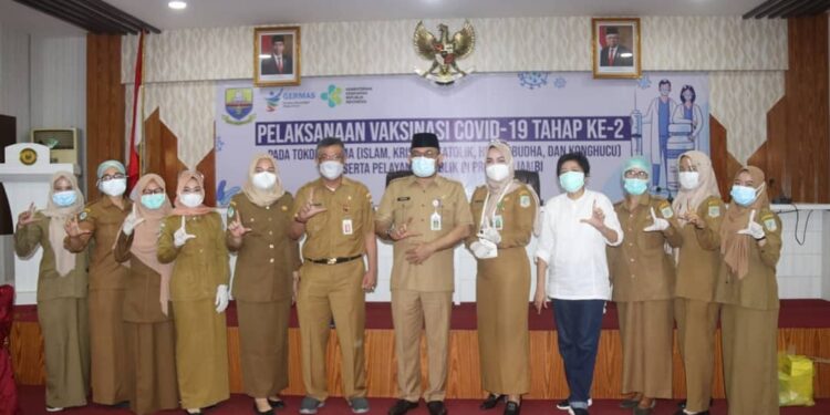 Pemprov Jambi Berikan Suntikan Vaksin Covid- 19 bagi 200 Tokoh Agama 