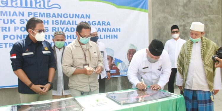 Bupati Tanjab Barat Resmikan Gedung Aula Ponpes Darul Syekh Ismail Nagara