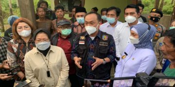 Bupati Batanghari Dampingi Menteri Sosial RI Tinjau Perekaman Data NIK